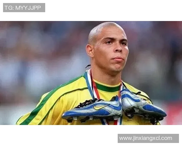 老牌足球明星盘点那些曾经辉煌的传奇球员与他们的辉煌成就