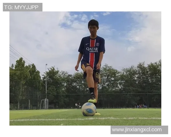 足球明星中场颠球技巧解析与训练方法分享